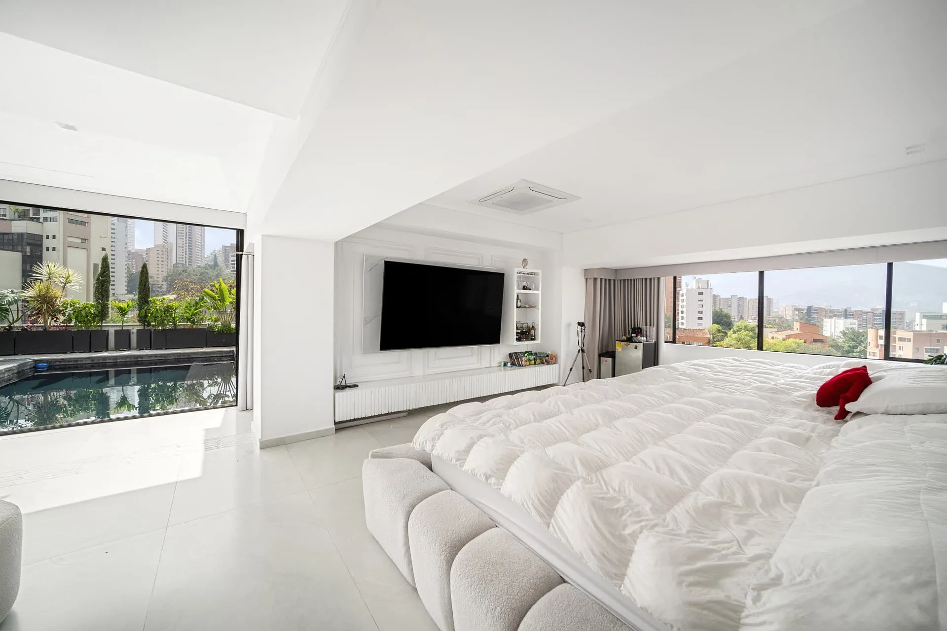 The El Poblado Penthouse, El Poblado, Medellín (view 2)