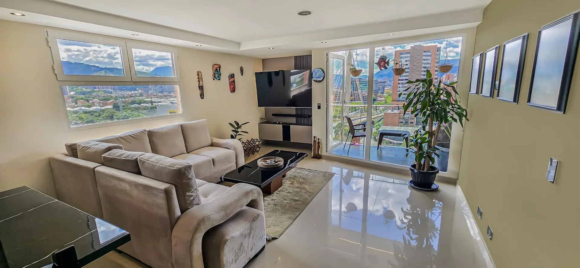 Envigado Smart Home — A/C & Panoramic Views in Envigado, Medellín